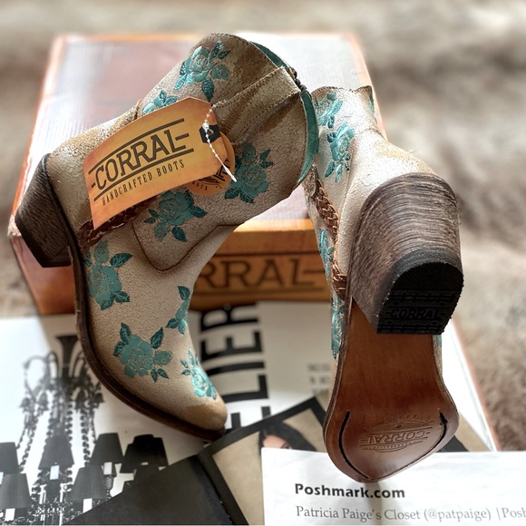 Corral Rose Embroidery Ankle Western Boots - Picture 9 of 13